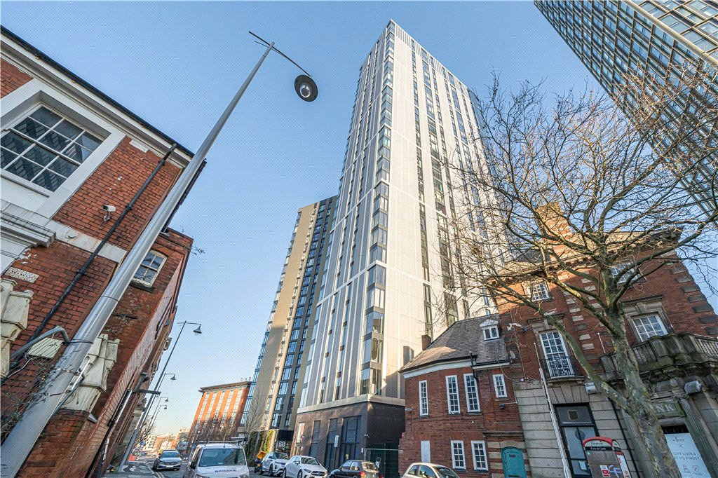 Luxury Apartment – 5th Floor – Furnished – 24 Hour Concierge – Residents Gym – Bank Tower 2 – Zero Deposit Option Available – Remote Tenancy Application Available