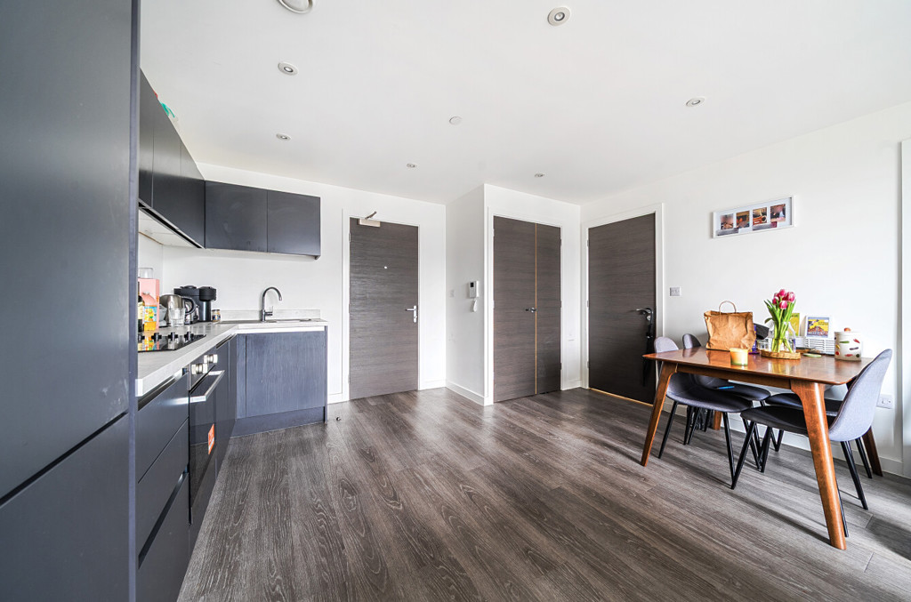 RCS250053 – Woden Street – Modern & Stylish – 9th Floor – 602Sqft