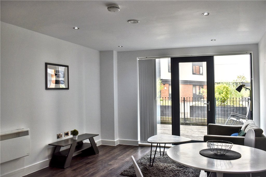 RCS250097 – Spacious 1 Bedroom Apartment with Private Terrace in Heart of Birmingham
