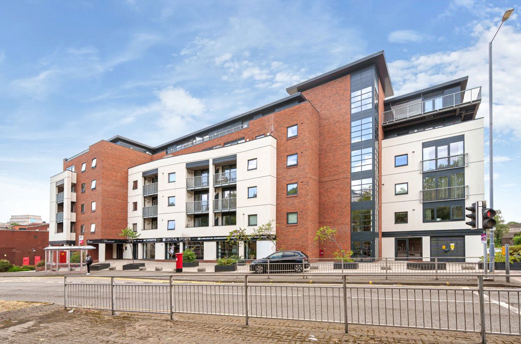 RCS200013 – The Quadrant – Two Bedroom Modern Apartment – Allocated Parking – Furnished – Zero Deposit Option Available – Remote Tenancy Application Available